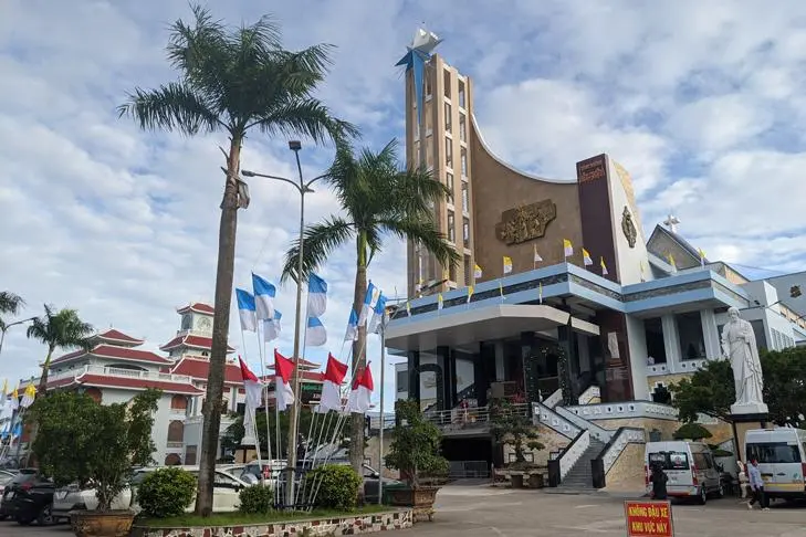 Nh&agrave; Thờ Tắc Sậy V&agrave; Cha Trương Bửu Diệp