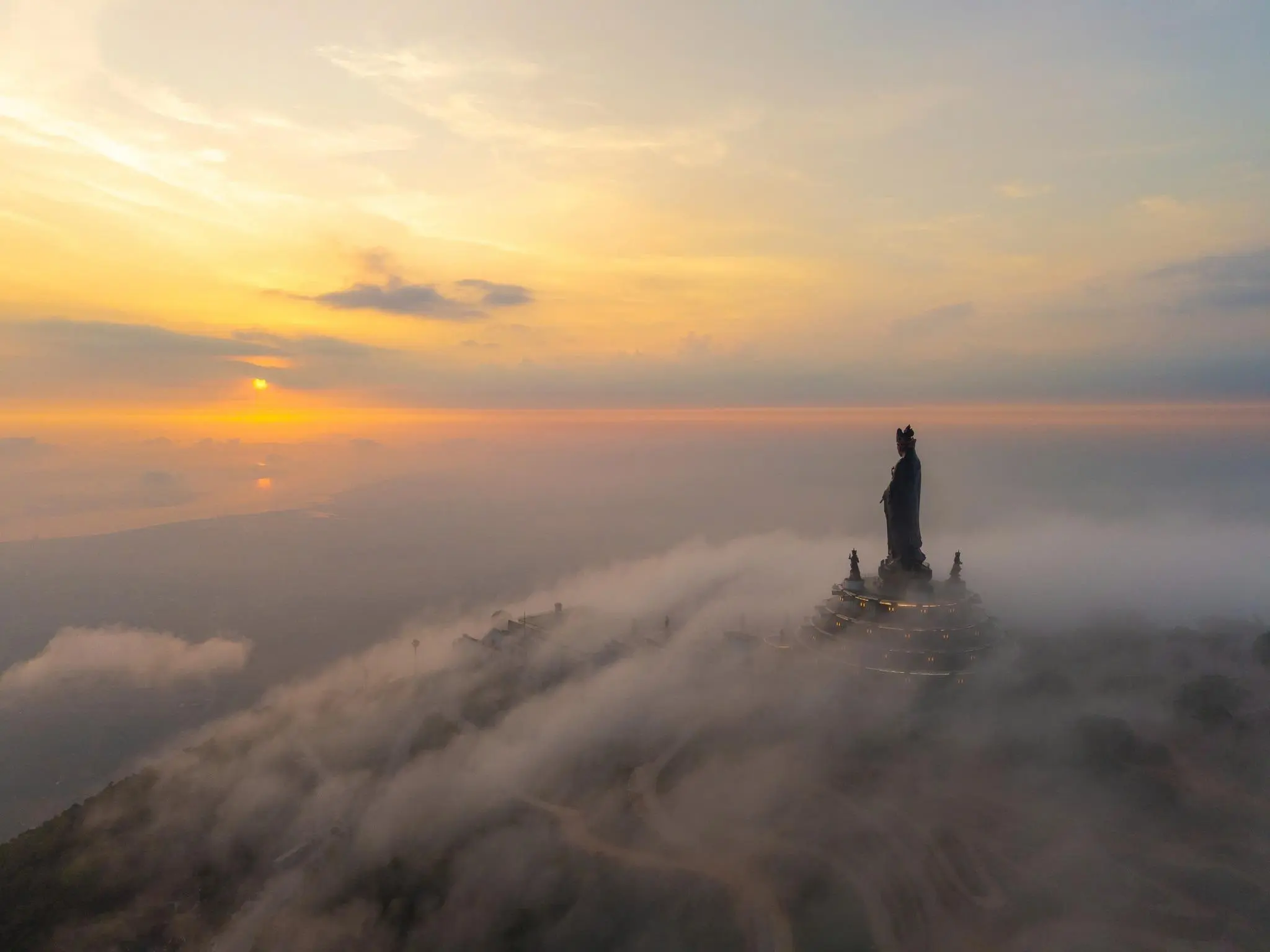 Săn M&acirc;y N&uacute;i B&agrave; Đen 