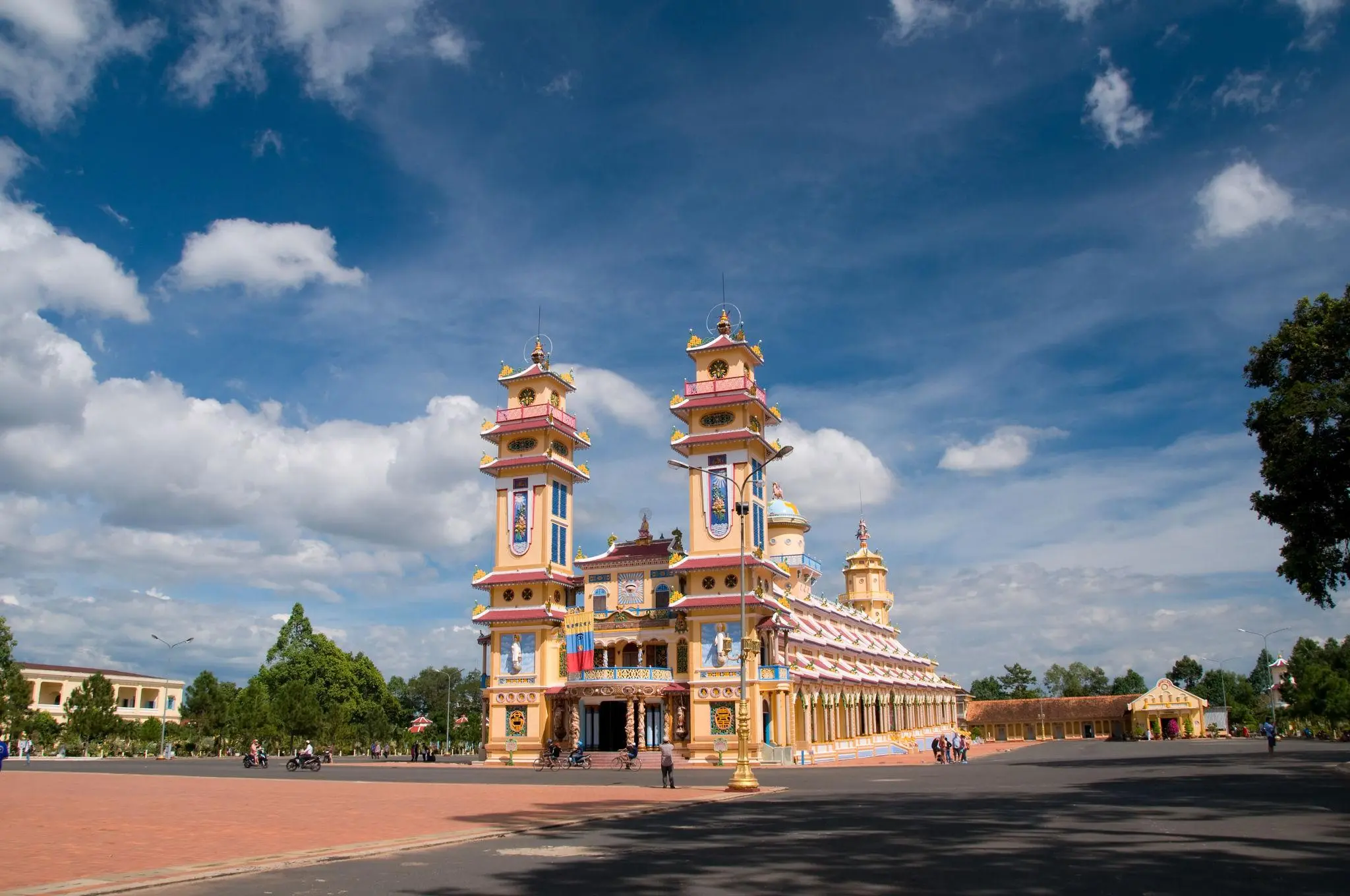 địa điểm du lịch gần N&uacute;i B&agrave; Đen