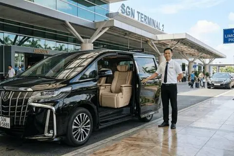 thu&ecirc; xe đưa đ&oacute;n chuy&ecirc;n gia Trung Quốc