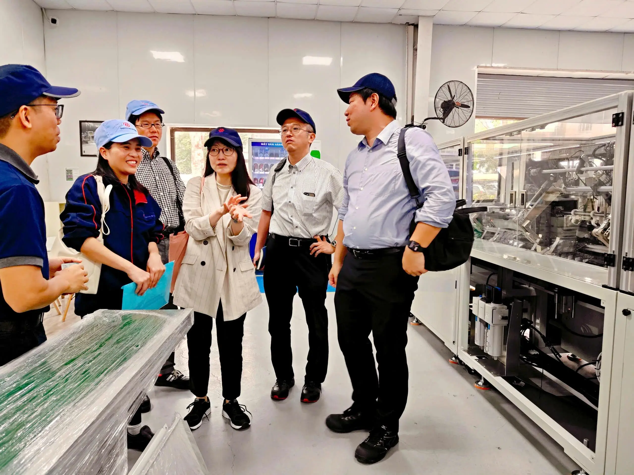 thu&ecirc; xe đưa đ&oacute;n chuy&ecirc;n gia Nhật Bản