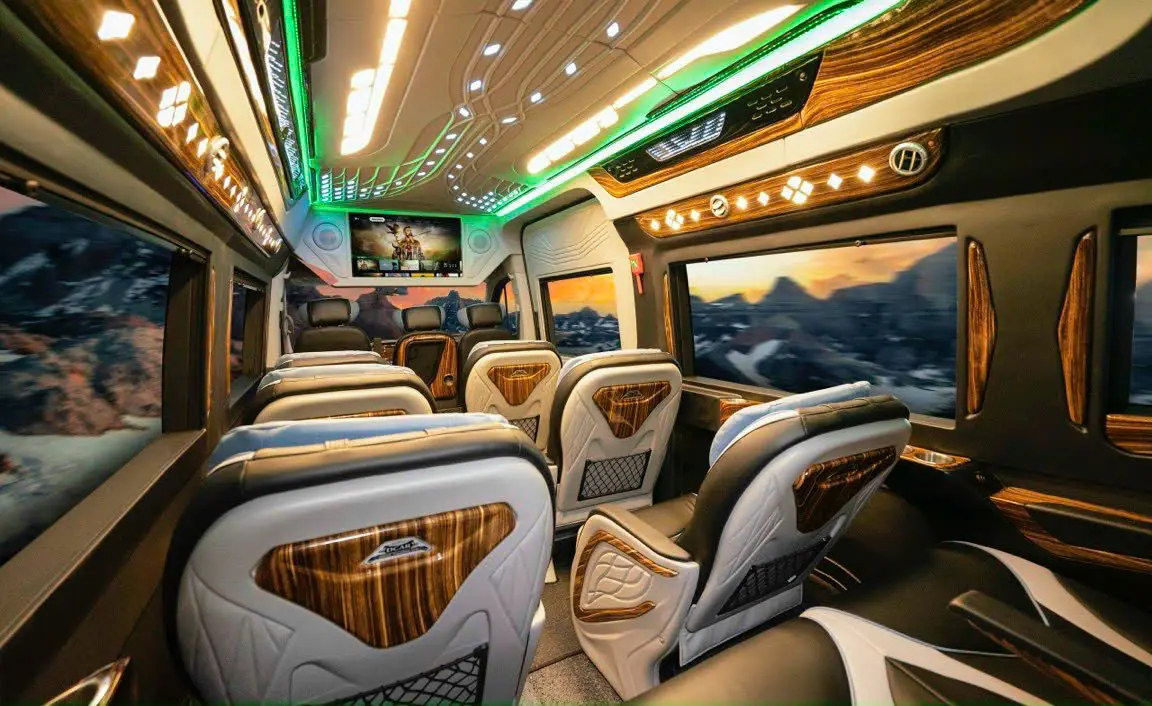 Limousine Hoa Mai