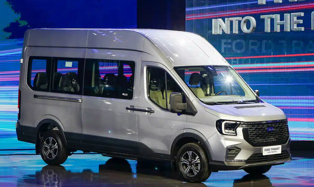 thuê xe du lịch Ford Transit